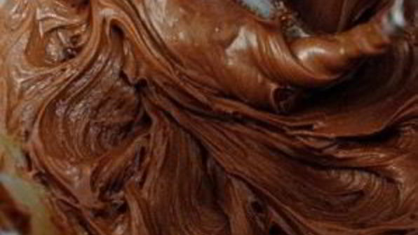 шоколадные пирожные с орехами и суфле