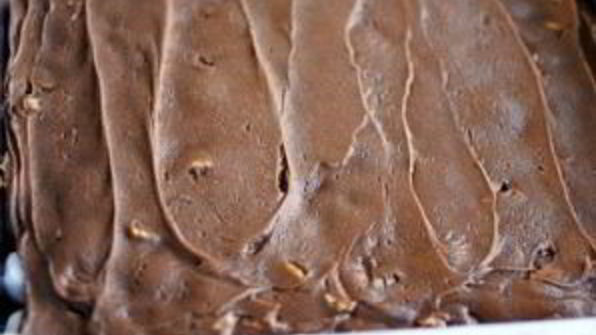 шоколадные пирожные с орехами и суфле