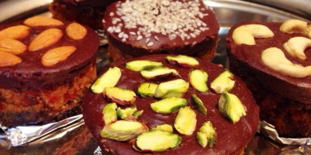 Рецепт сыроедных пирожных маскарад