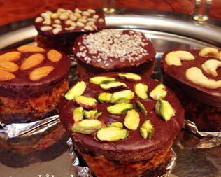 Сыроедные пирожные Маскарад