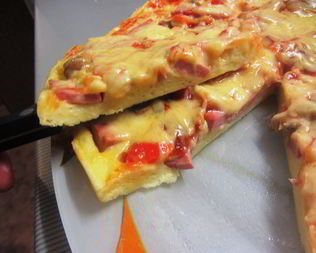 Быстрая пицца из сметанного теста