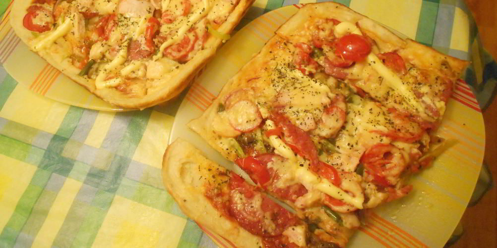 Рецепт быстрой пиццы с копченой курицей и грибами