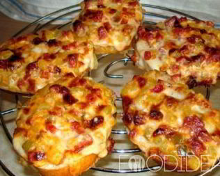 Мини-пицца из булочек