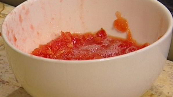 мини-пиццы с грудинкой, помидорами и оливками