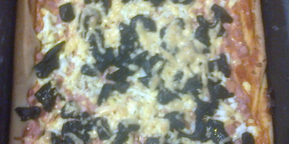 Рецепт пиццы из слоеного теста с грибами