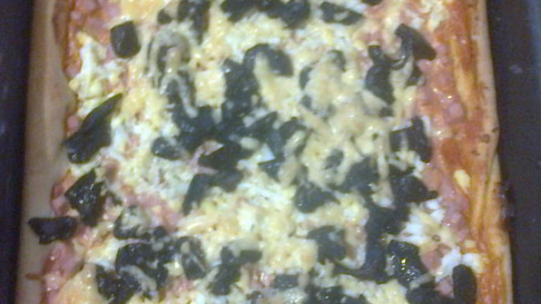 пицца из слоеного теста с грибами