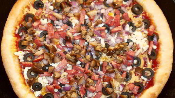 пицца каприччио с ветчиной и грибами