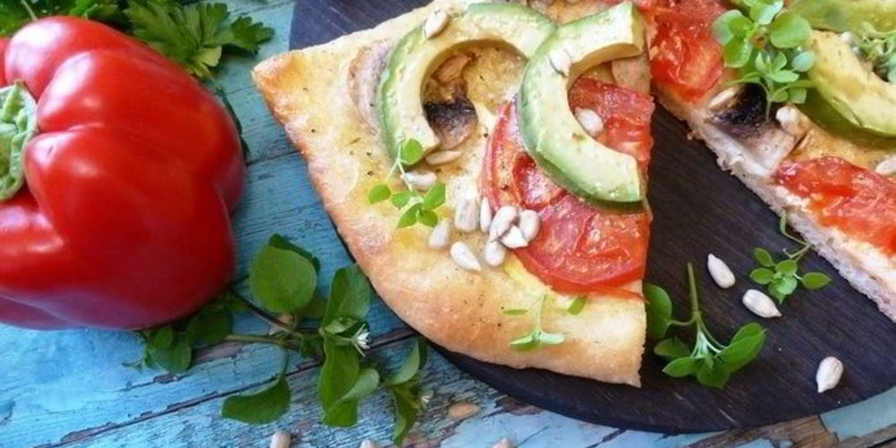 Рецепт пиццы с авокадо и семечками