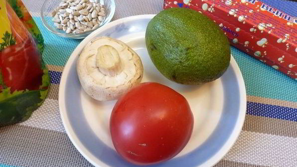 пицца с авокадо и семечками