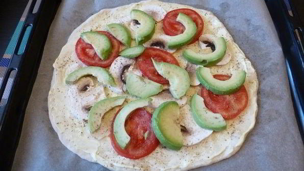 пицца с авокадо и семечками