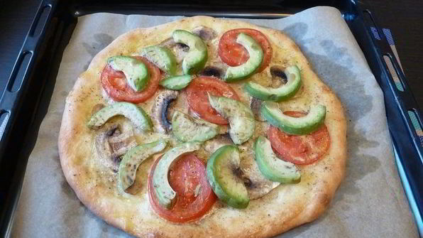 пицца с авокадо и семечками