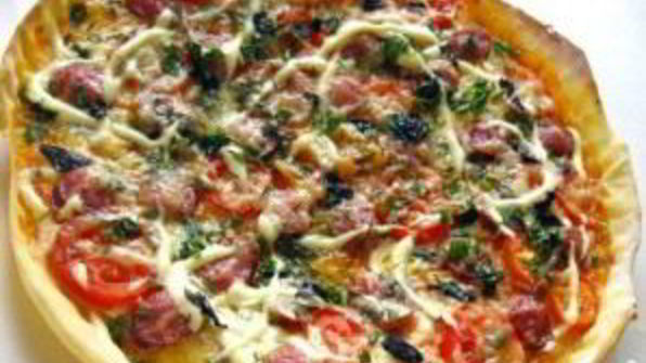 пицца с копченой колбаской