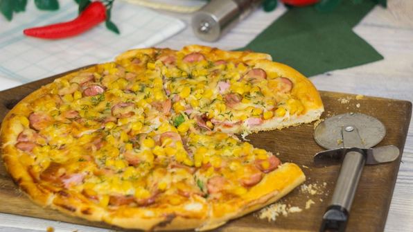 пицца с кукурузой