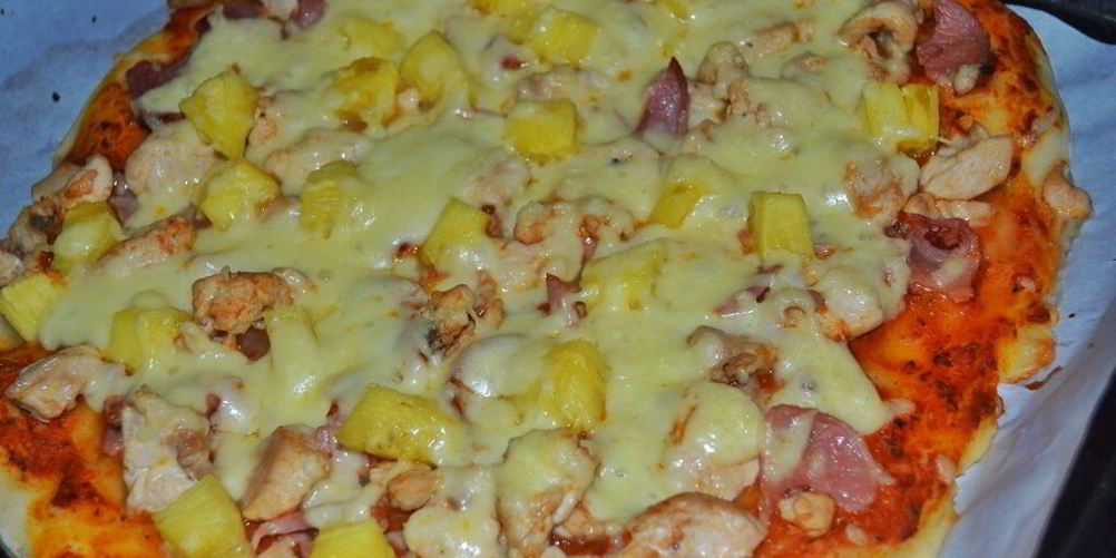 Рецепт пиццы с курицей и ананасами