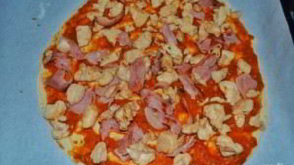 пицца с курицей и ананасами