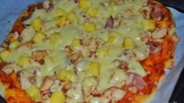пицца с курицей и ананасами