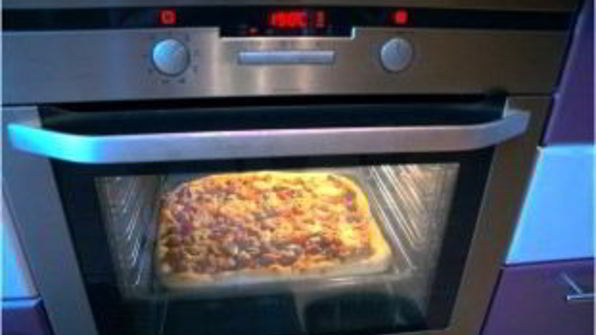 пицца с курицей и колбасой