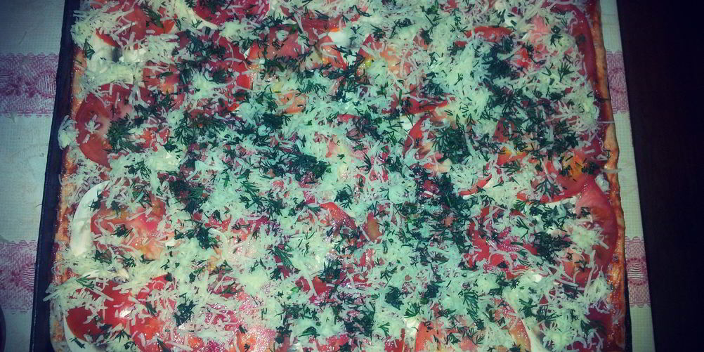 Рецепт пиццы с шампиньонами, помидорами и укропом