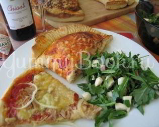 Пицца с тунцом и ветчиной