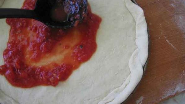 пицца с тунцом и ветчиной