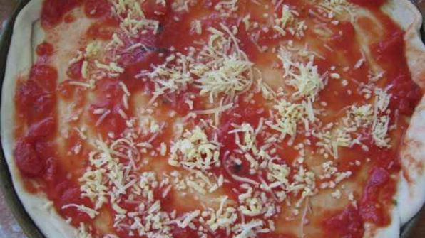 пицца с тунцом и ветчиной