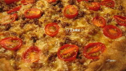 Пицца в глубокой посуде многослойная