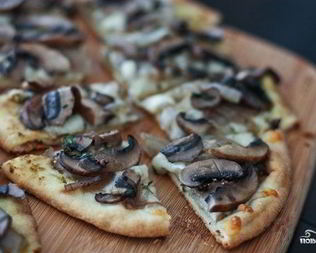 Постная пицца с грибами