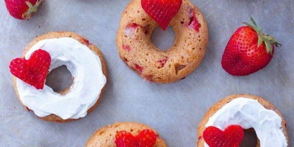 Рецепт клубничных пончиков