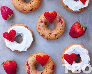 Клубничные пончики