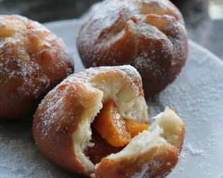 Пончики с абрикосами