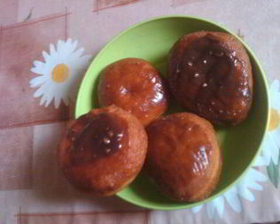 Пончики с шоколадной глазурью