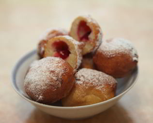 Пончики с вишней