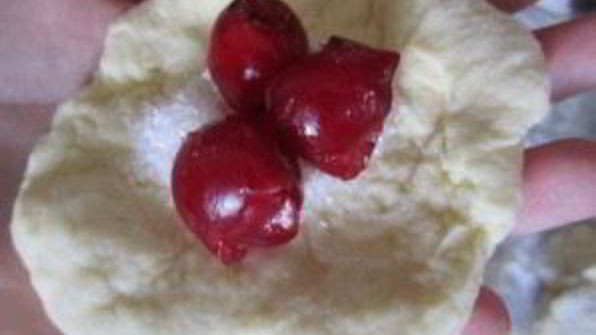 пончики с вишней