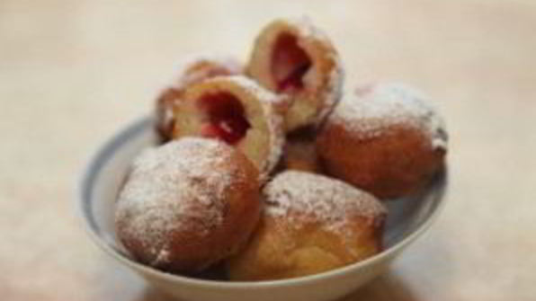 пончики с вишней