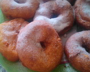 Пончики творожные в сахарной пудре