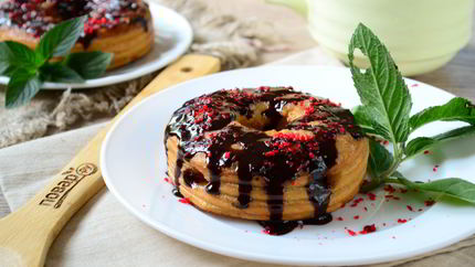 Пончики во фритюре с шоколадом