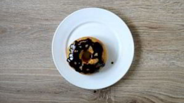 пончики во фритюре с шоколадом