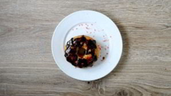 пончики во фритюре с шоколадом