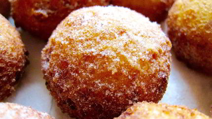 Творожные пончики с корицей