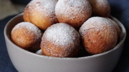 Творожные пончики в сахарной пудре