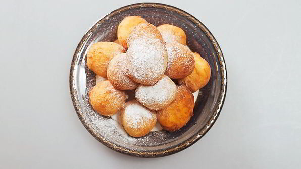 творожные пончики в сахарной пудре