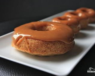 Яблочные пончики с карамелью