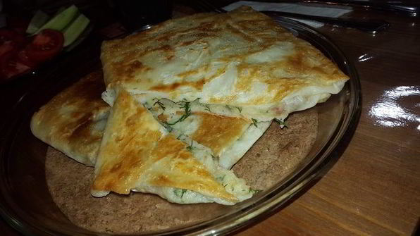 постные конвертики с картофельным пюре, укропом, жареным луком и вялеными томатами