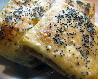 Постные слойки с орехом и маком