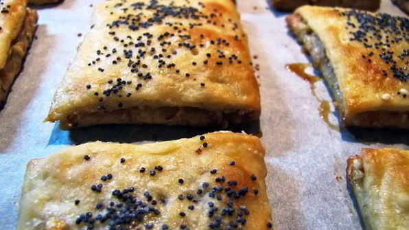 постные слойки с орехом и маком