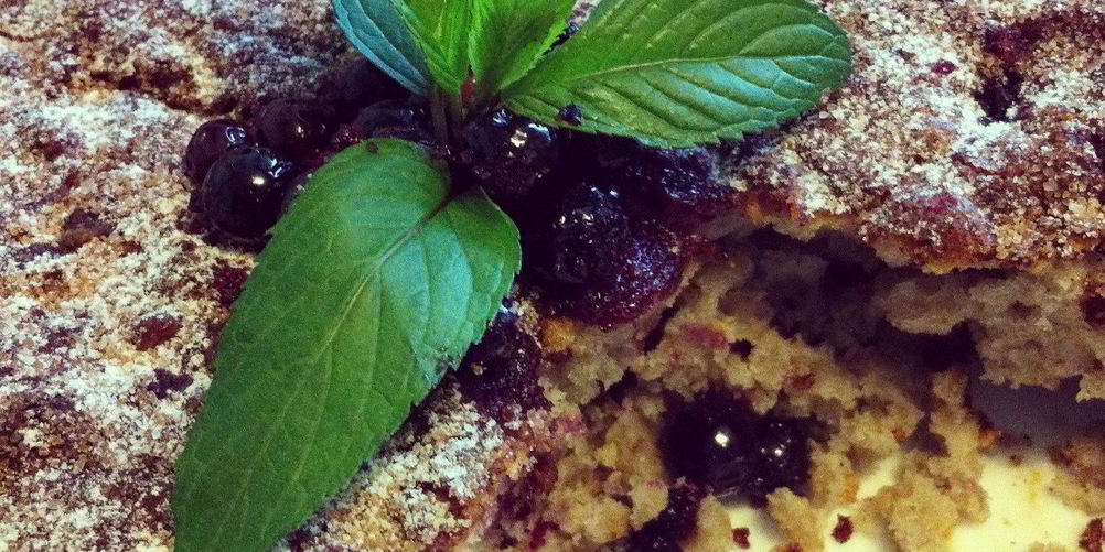 Рецепт овсяной коврижки с черной смородиной