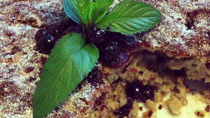 Овсяная коврижка с черной смородиной