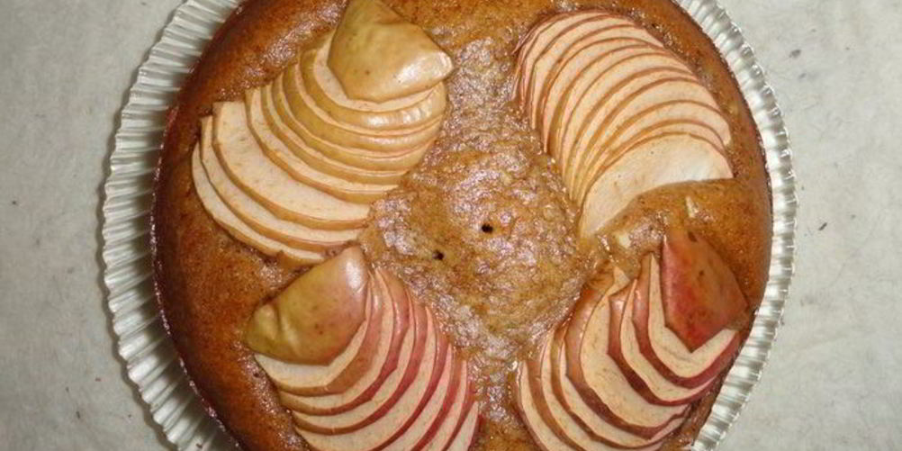 Рецепт постной коврижки с яблоками и корицей