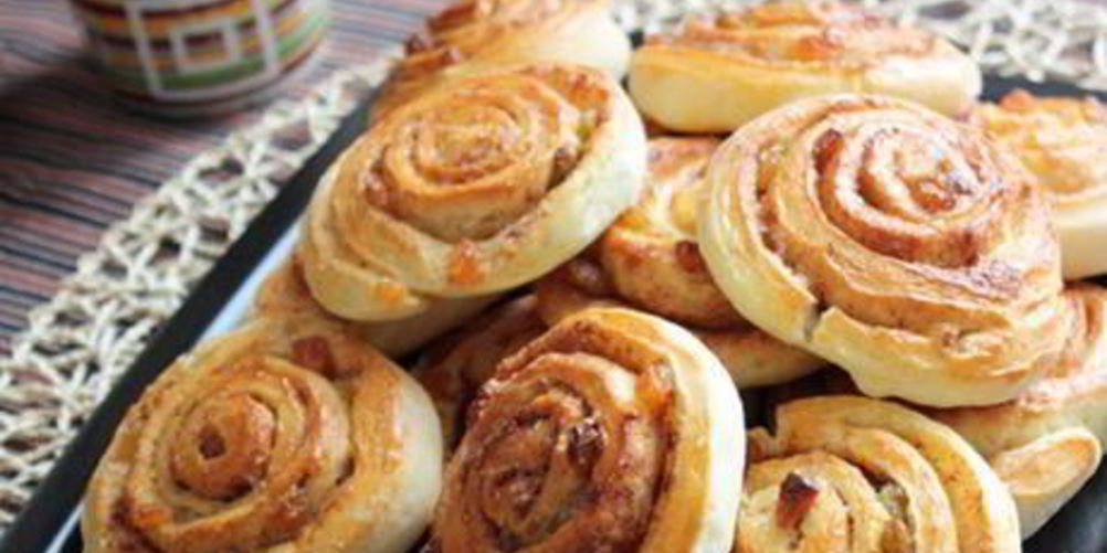 Рецепт рулетиков с изюмом и корицей
