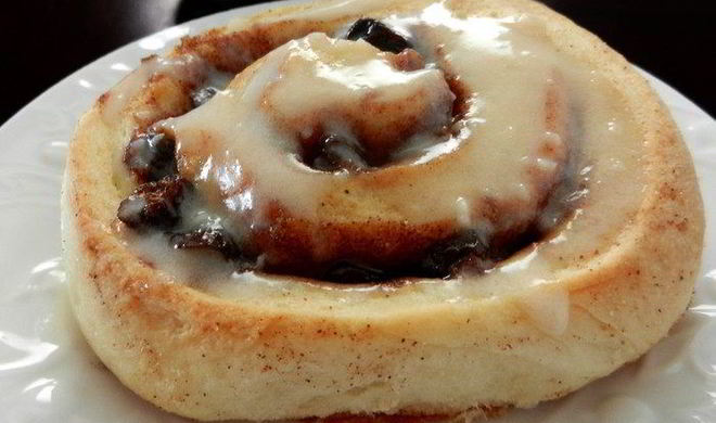 Рулетики с корицей и изюмом